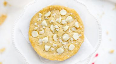 1 MINUTE Keto White Chocolate Chip Macadamia Nut Cookie
