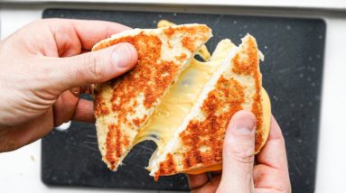 KETO Grilled Cheese FROM SCRATCH in 10 MINUTES! You've Got To Try This EASY Keto Recipe.